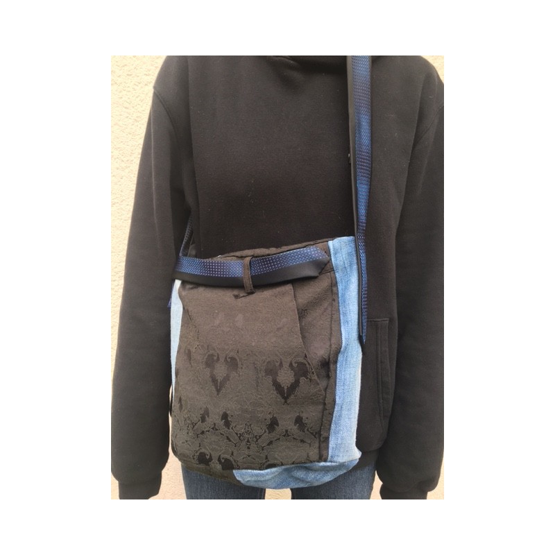 sac issu du recyclage de pantalons ainsi que d'une cravate bleue et noire chic et rock pièce unique local confection française.
