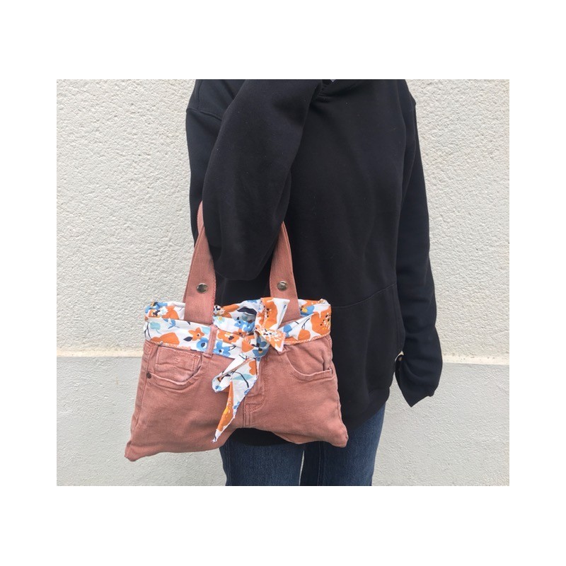 Sac cuivré avec doublure imprimée fleuri bleu orange fond blanc pièce unique local confection française recyclage vêtements