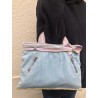 sac confectionné en associant une jupe bleue taille enfant avec un chemisier coloré pièce unique local confection française