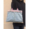 sac confectionné en associant une jupe bleue taille enfant avec un chemisier coloré pièce unique local confection française