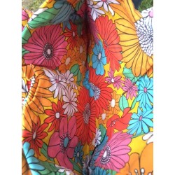 sac année style années 70 rencontre avec un pantalon rose et un tissu imprimé année 70 artisanat local confection française