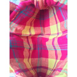 Sac confectionné avec un pantalon enfant et un tissu madras pièce unique coloré local recyclage