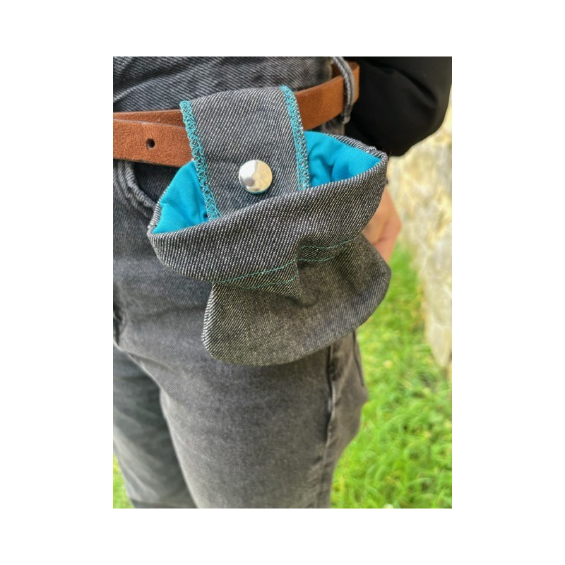 Porte- friandises/ récompenses pour animaux idéal pour l'éducation canine mais aussi pour récompenser les équidés pièce unique