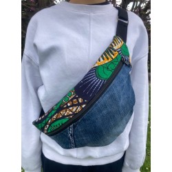 Sac banane en jeans et wax coloré vert jaune noir blanc pièce unique sympa recyclée unique sangle 3cm noire réglable