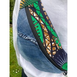 Sac banane en jeans et wax coloré vert jaune noir blanc pièce unique sympa recyclée unique sangle 3cm noire réglable