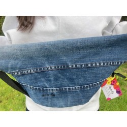 Sac banane en jeans et wax coloré vert jaune noir blanc pièce unique sympa recyclée unique sangle 3cm noire réglable