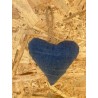Petit coeur à suspendre rembouré avec de la mousse et son attache cordelle. Il se met soit à une poignée de porte, soit à une