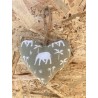 Petit coeur à suspendre rembouré avec de la mousse et son attache cordelle. Il se met soit à une poignée de porte, soit à une